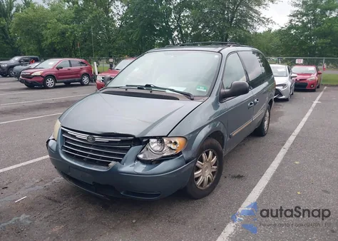 2005 Chrysler Town & Country Touring z USA, uszkodzony, nr VIN 2C8GP54L25R601479